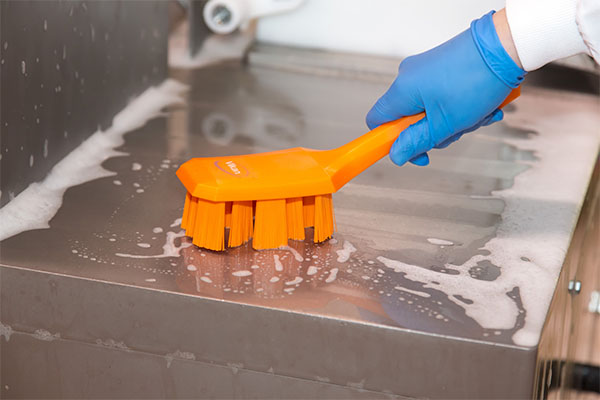 Optimizarea siguranței alimentare prin întreținerea corectă a ustensilelor de curățenie