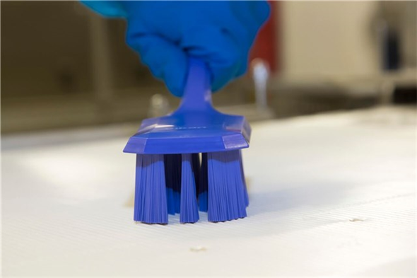 Perie UST cu maner scurt si peri duri 260 mm. Vikan, roz