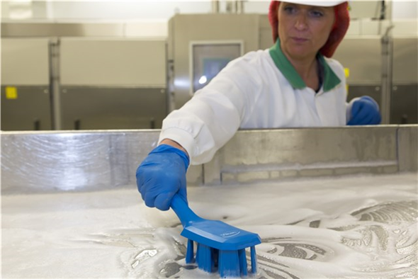 Perie UST cu maner scurt si peri duri 260 mm. Vikan, roz