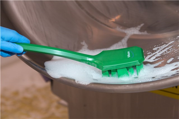 Perie UST cu maner lung si peri duri 395 mm, Vikan, roz