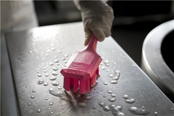 Perie UST cu maner scurt si peri duri 260 mm. Vikan, roz