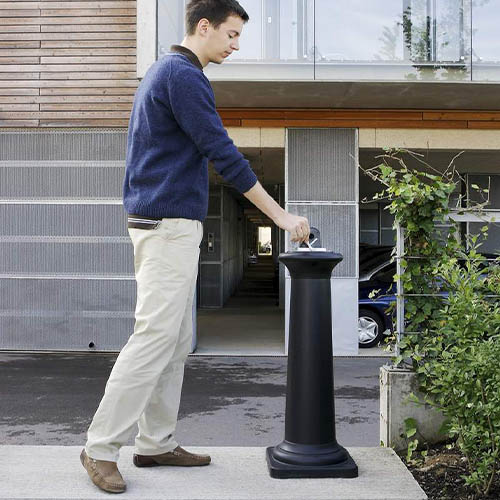 Scrumiera galvanizata GroundsKeeper Tuscan, neagra - Rubbermaid