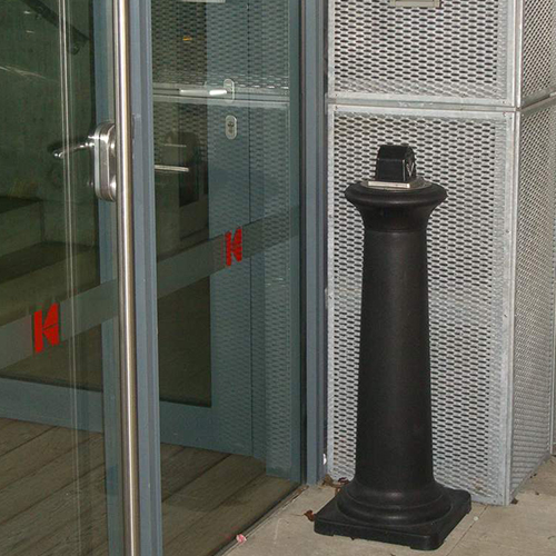 Scrumiera galvanizata GroundsKeeper Tuscan, neagra - Rubbermaid