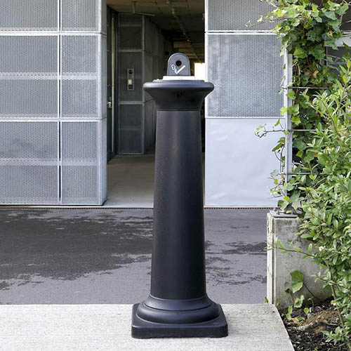 Scrumiera galvanizata GroundsKeeper Tuscan, neagra - Rubbermaid